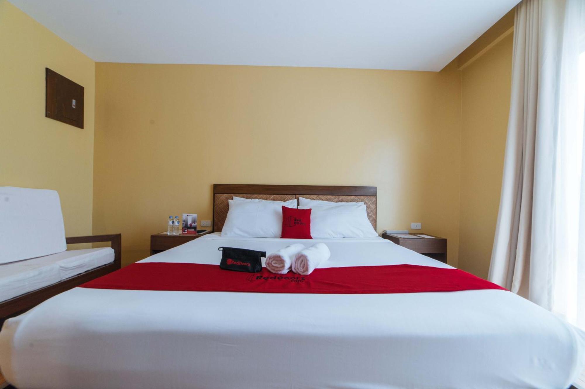 Reddoorz Premium Near Health Centrum Banica Roxas City Buitenkant foto